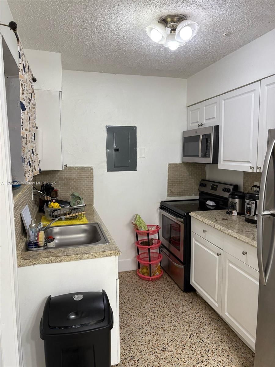 Real estate property located at 250 10th St, Miami-dade, Town Of Hialeah 1 Addn Am, Hialeah, FL