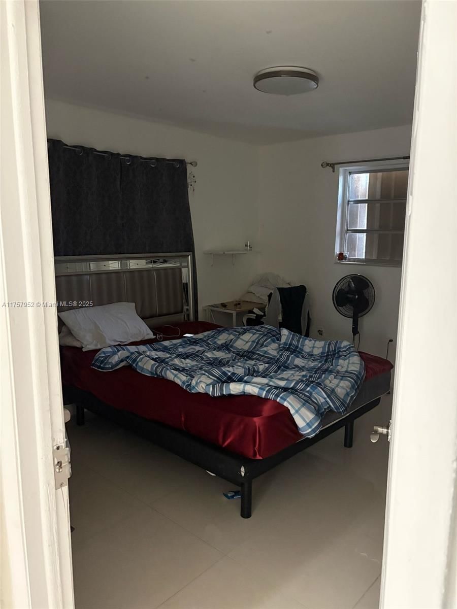 Real estate property located at 250 10th St, Miami-dade, Town Of Hialeah 1 Addn Am, Hialeah, FL