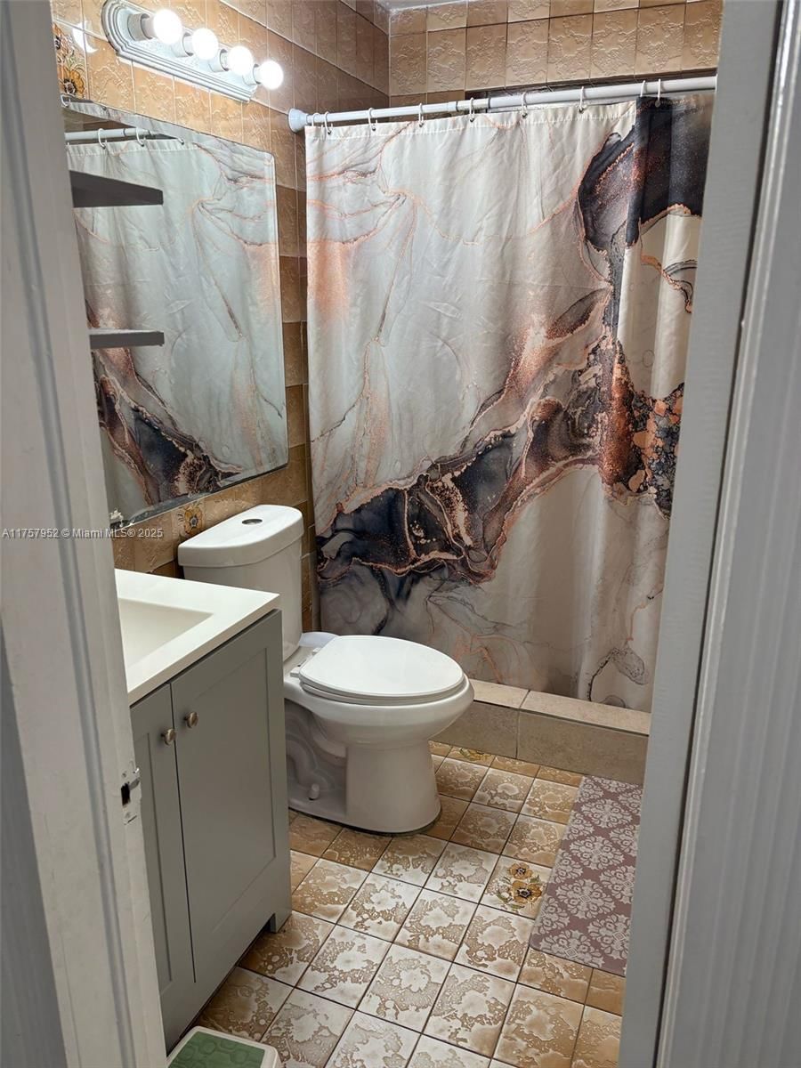 Real estate property located at 250 10th St, Miami-dade, Town Of Hialeah 1 Addn Am, Hialeah, FL
