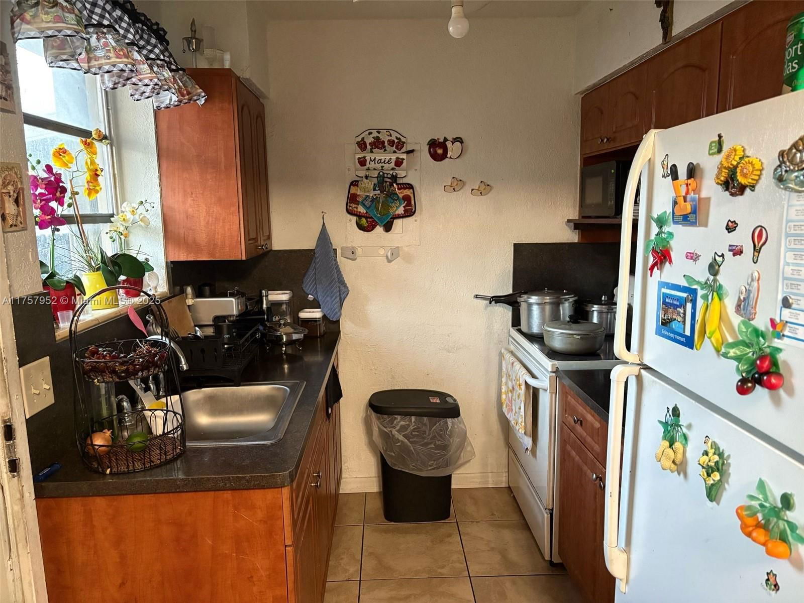Real estate property located at 250 10th St, Miami-dade, Town Of Hialeah 1 Addn Am, Hialeah, FL
