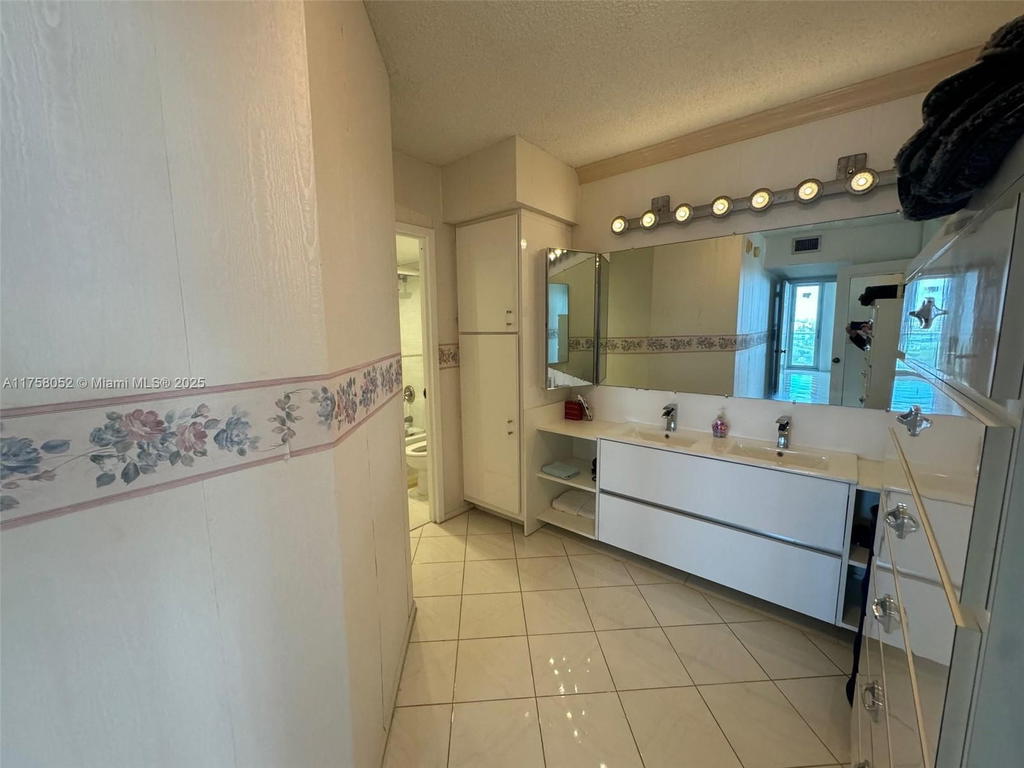 Real estate property located at 9511 Collins Ave #909, Miami-dade, 9500 Oceans Condo, Surfside, FL