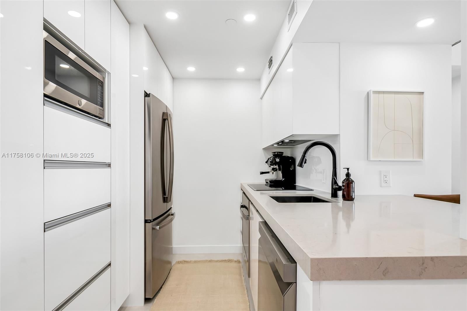 Real estate property located at 1000 West Ave #1523, Miami-dade, Mirador 1000 Condo, Miami Beach, FL