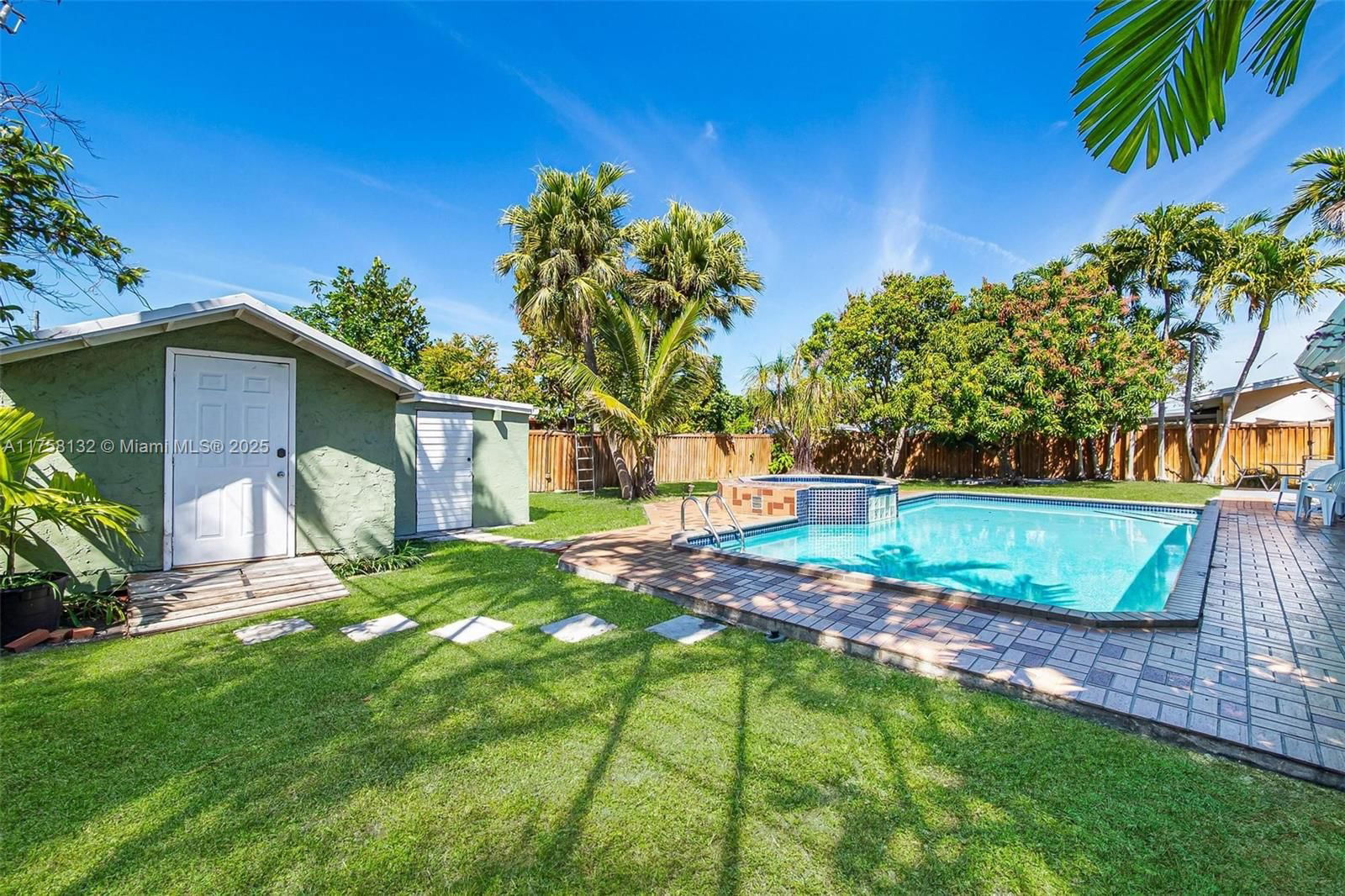 Real estate property located at 20700 Island Rd, Miami-dade, Cutler Ridge Sec 4, Cutler Bay, FL