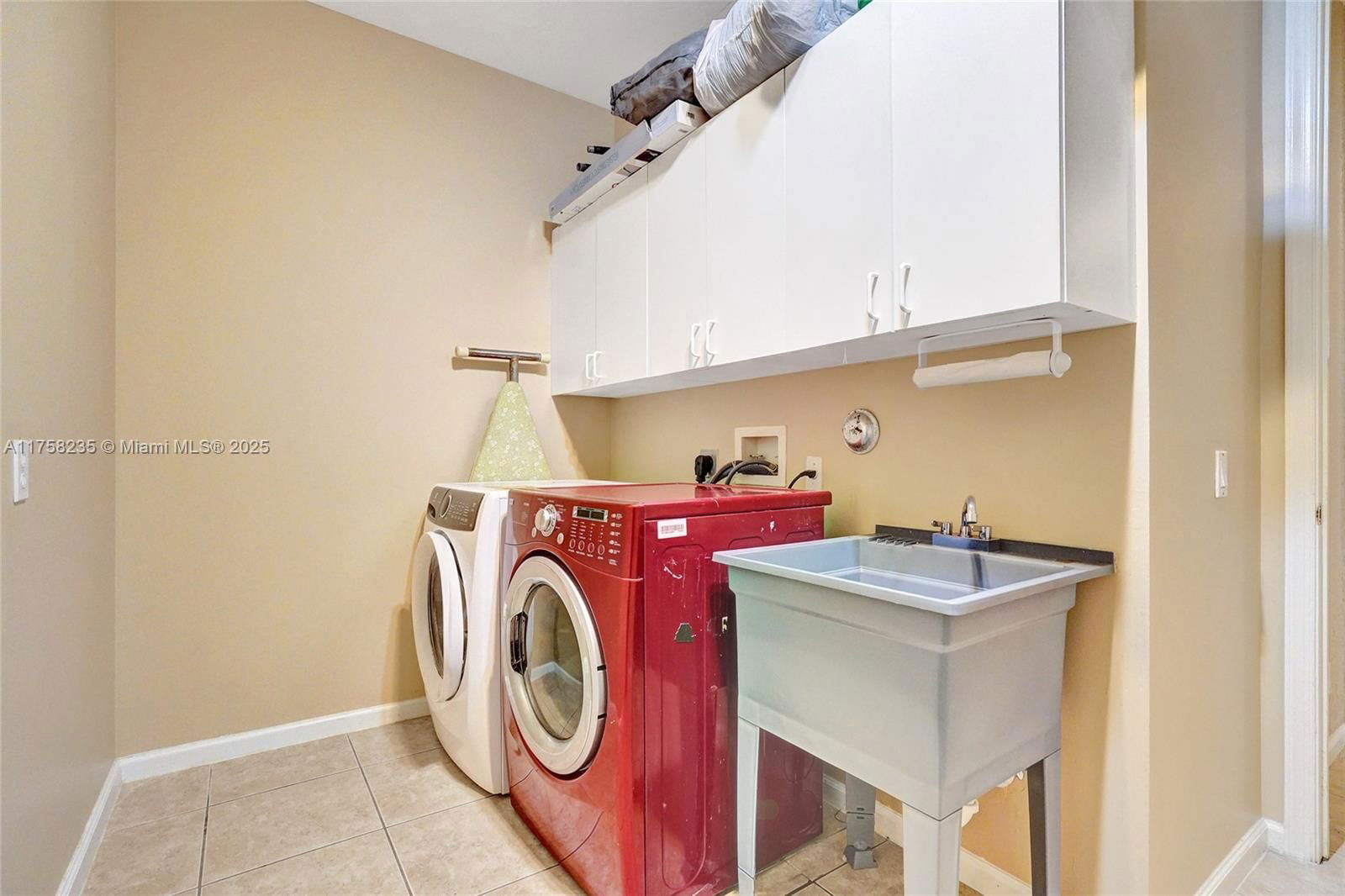 Real estate property located at 526 118th Ave, Broward, Mariners Cove Of Eagle La, Coral Springs, FL