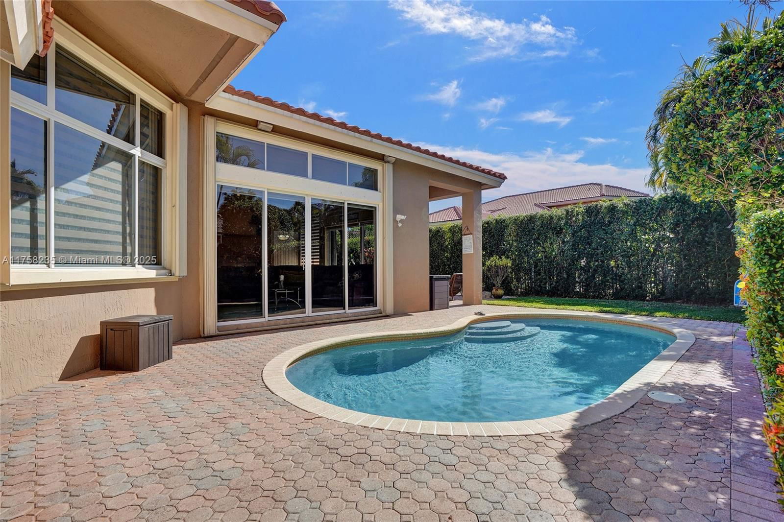 Real estate property located at 526 118th Ave, Broward, Mariners Cove Of Eagle La, Coral Springs, FL