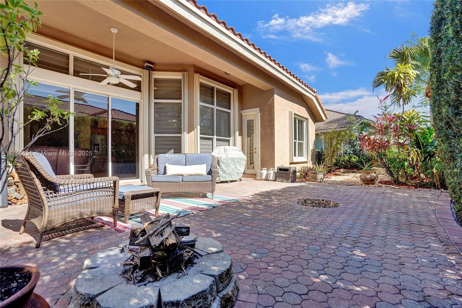 Real estate property located at 526 118th Ave, Broward, Mariners Cove Of Eagle La, Coral Springs, FL