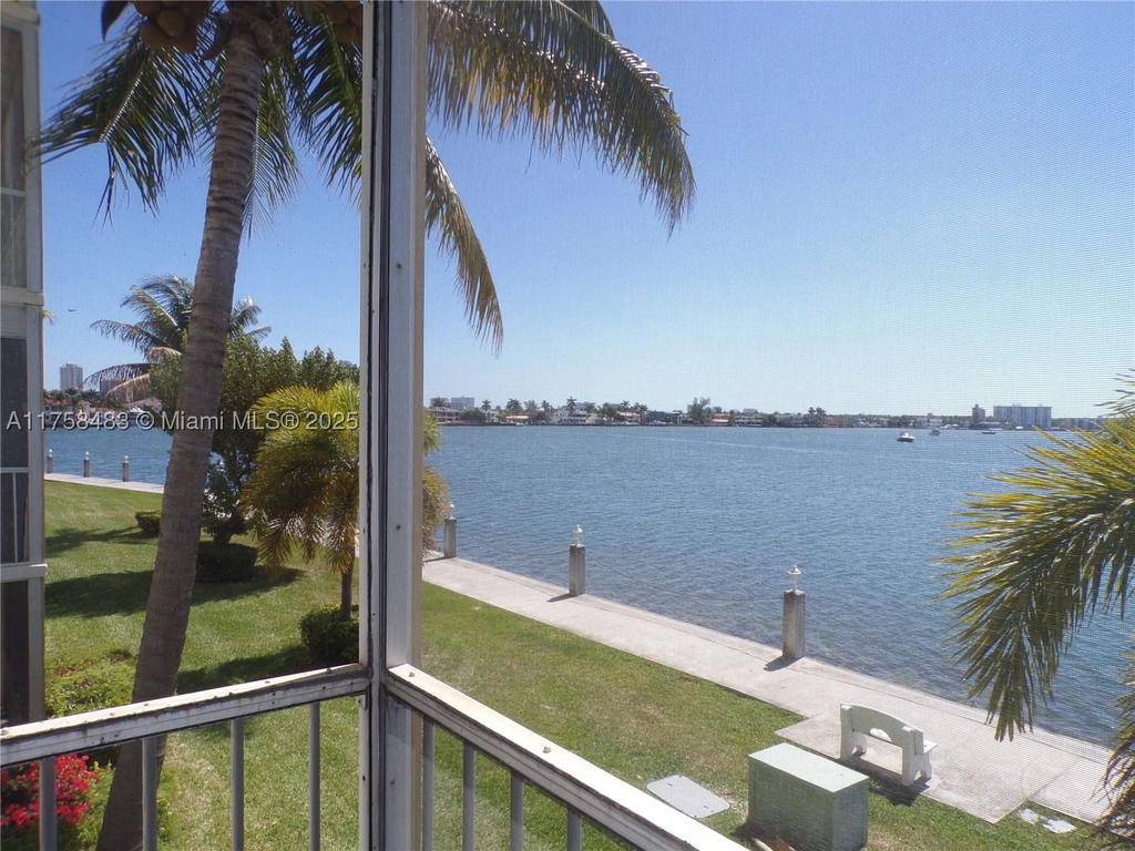Real estate property located at 3000 Marcos Dr P206, Miami-dade, Point East Sec 4 Condo, Aventura, FL