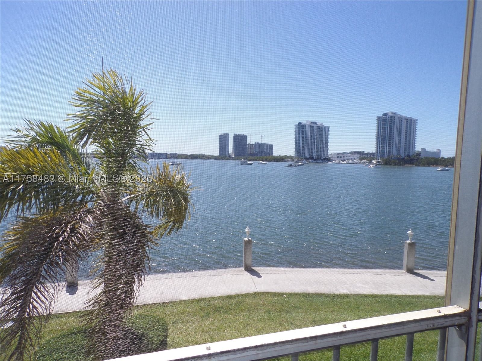 Real estate property located at 3000 Marcos Dr P206, Miami-dade, Point East Sec 4 Condo, Aventura, FL