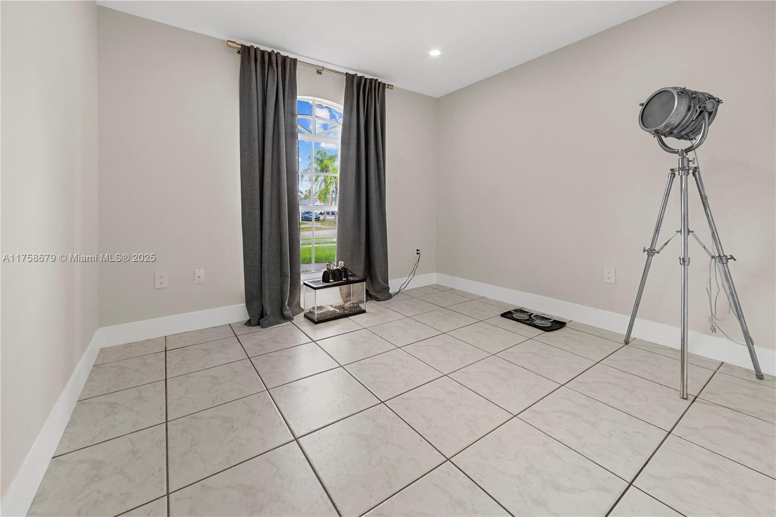 Real estate property located at 15028 173rd Ter, Miami-dade, Mayte Sub Revised, Miami, FL