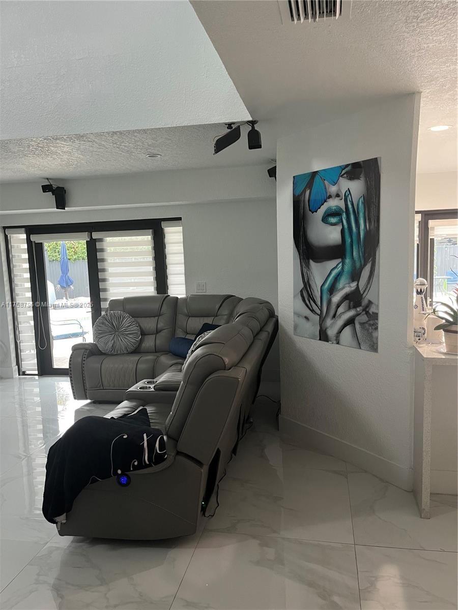 Real estate property located at 15510 152nd Ter, Miami-dade, Weitzer Shauna Meadows Se, Miami, FL