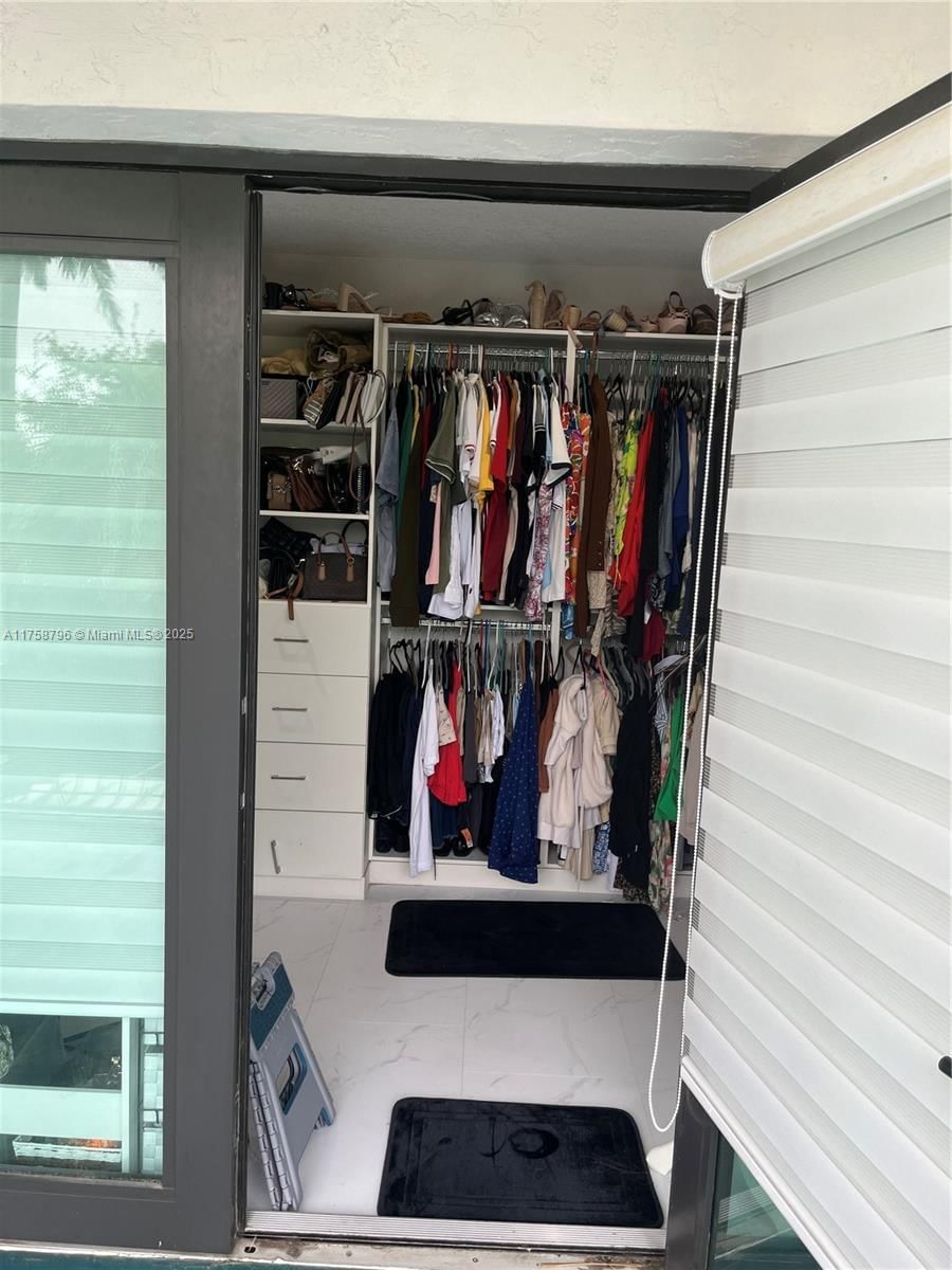 Real estate property located at 15510 152nd Ter, Miami-dade, Weitzer Shauna Meadows Se, Miami, FL