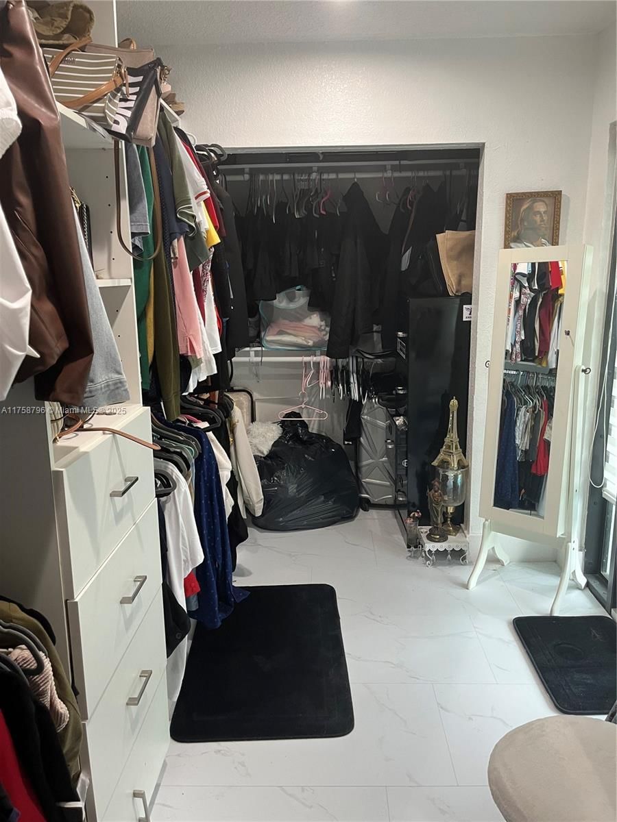Real estate property located at 15510 152nd Ter, Miami-dade, Weitzer Shauna Meadows Se, Miami, FL