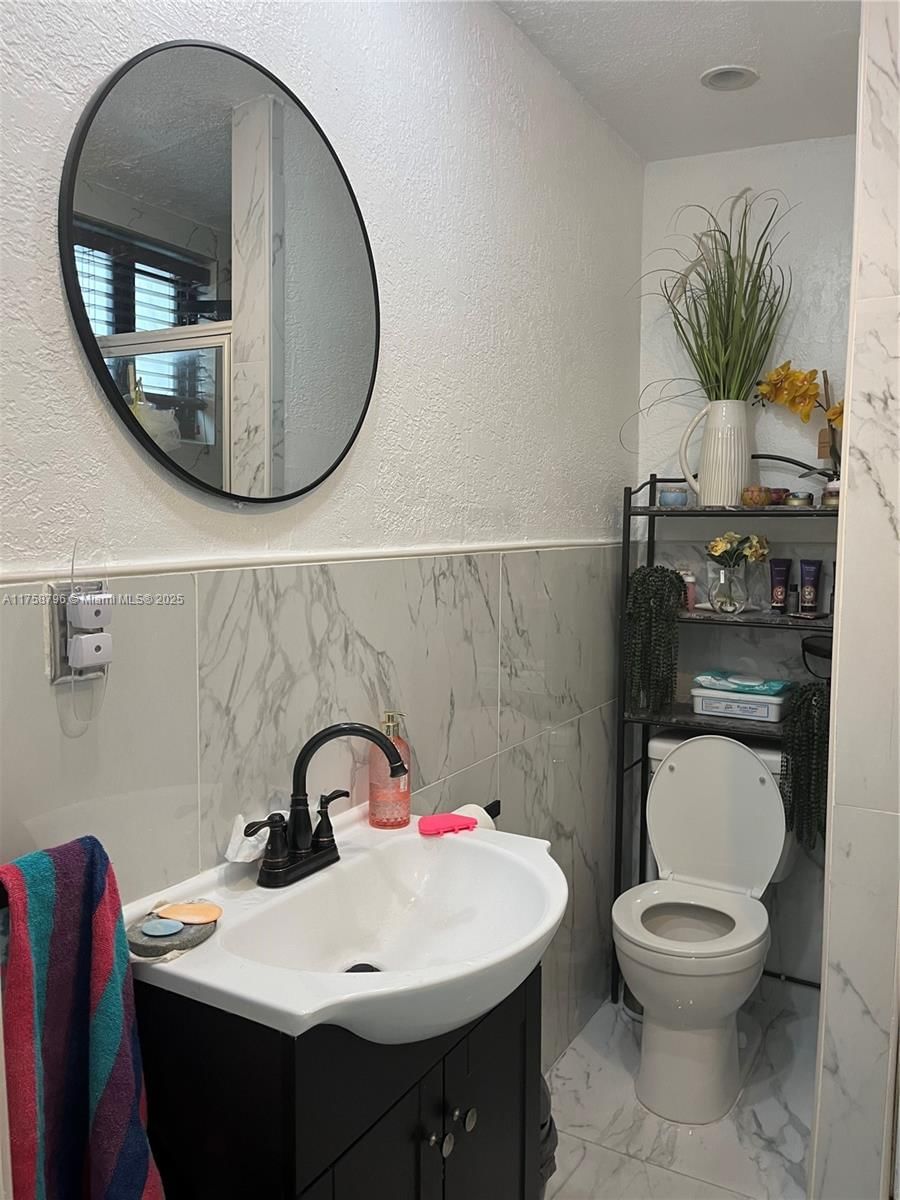 Real estate property located at 15510 152nd Ter, Miami-dade, Weitzer Shauna Meadows Se, Miami, FL