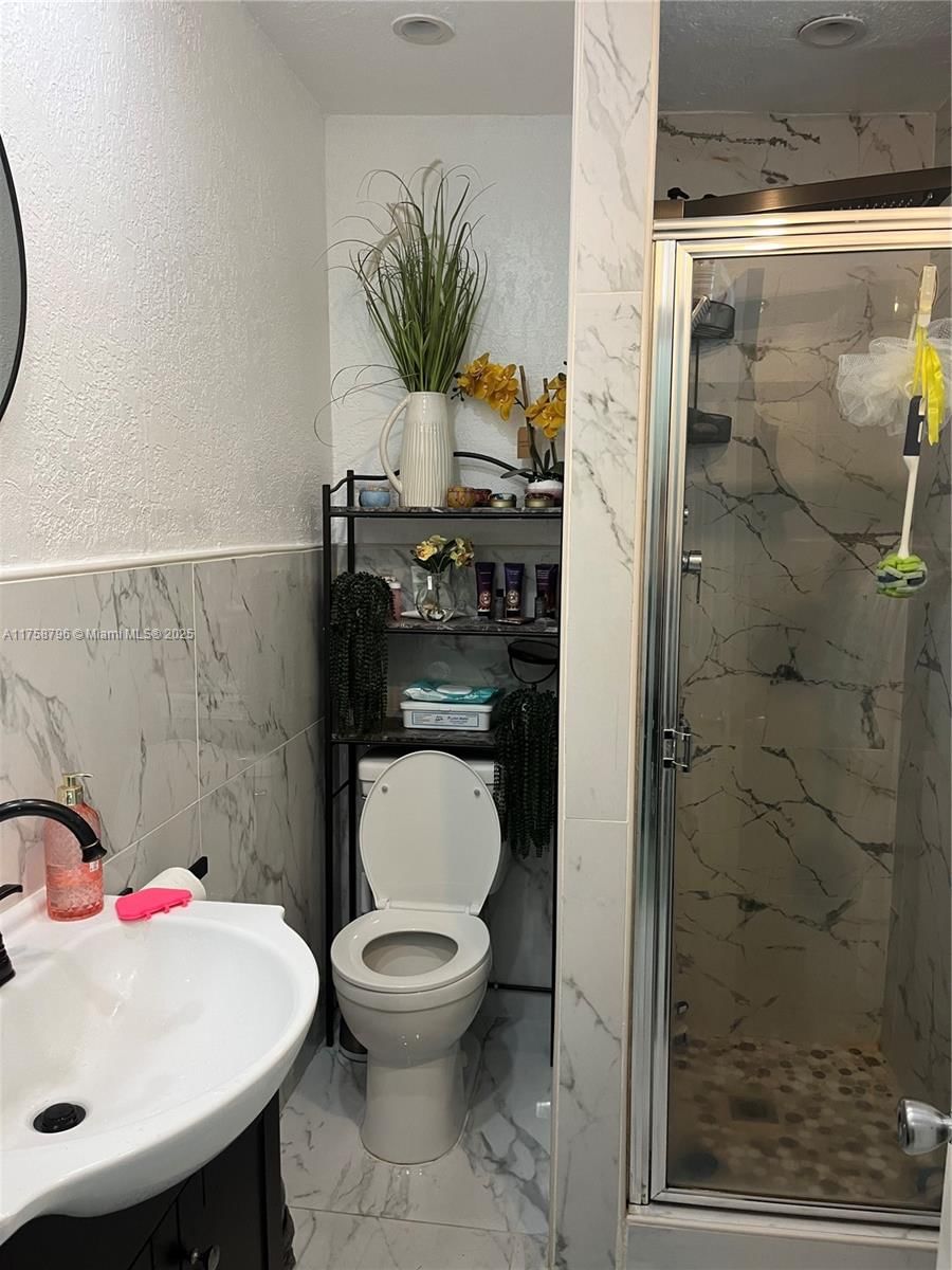Real estate property located at 15510 152nd Ter, Miami-dade, Weitzer Shauna Meadows Se, Miami, FL