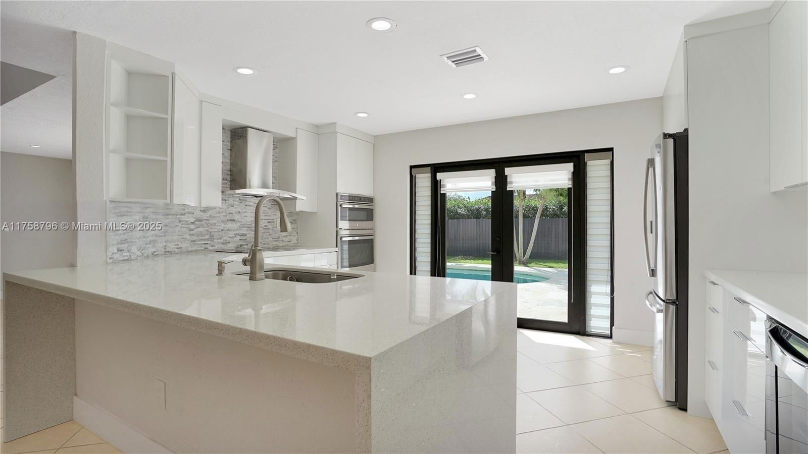 Real estate property located at 15510 152nd Ter, Miami-dade, Weitzer Shauna Meadows Se, Miami, FL