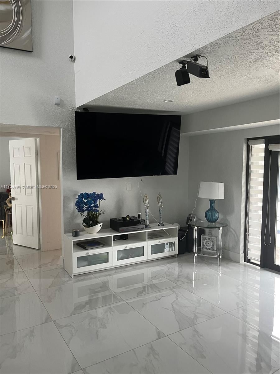 Real estate property located at 15510 152nd Ter, Miami-dade, Weitzer Shauna Meadows Se, Miami, FL