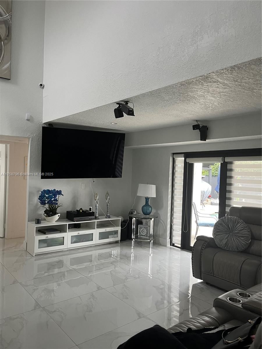 Real estate property located at 15510 152nd Ter, Miami-dade, Weitzer Shauna Meadows Se, Miami, FL