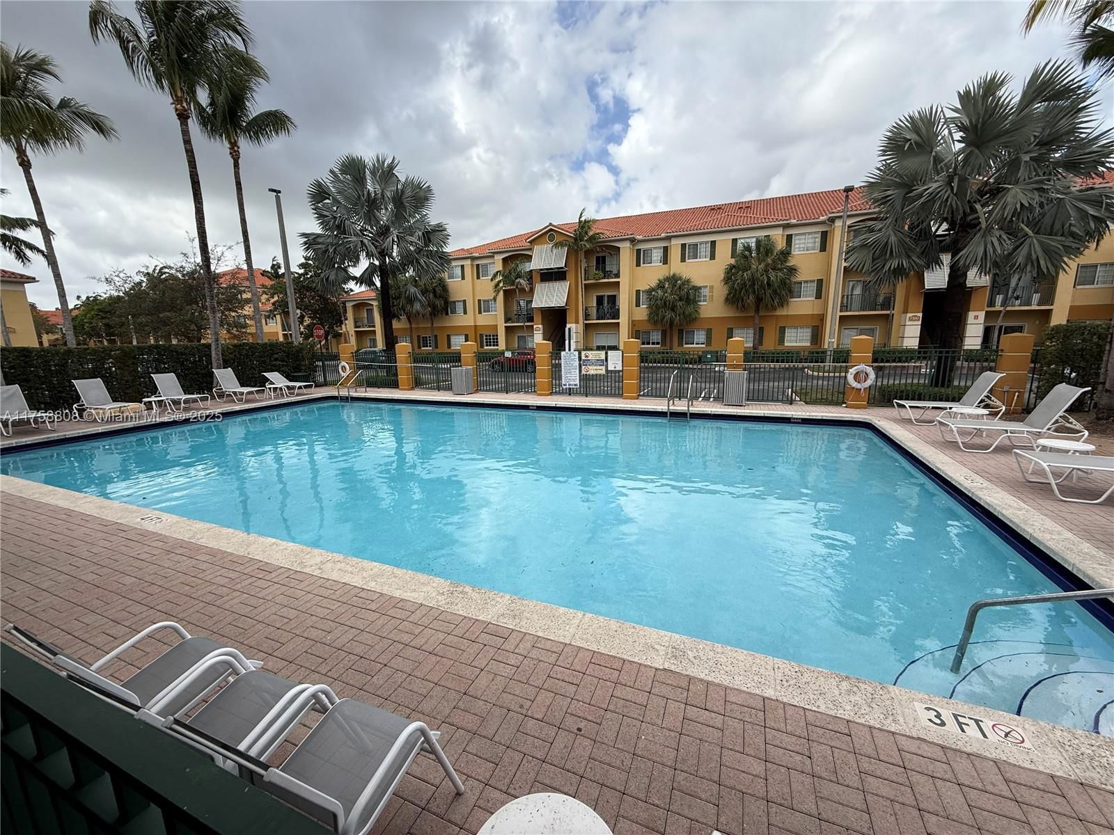 Real estate property located at 7270 114th Ave #201-9, Miami-dade, Palm Gardens At Doral Con, Doral, FL