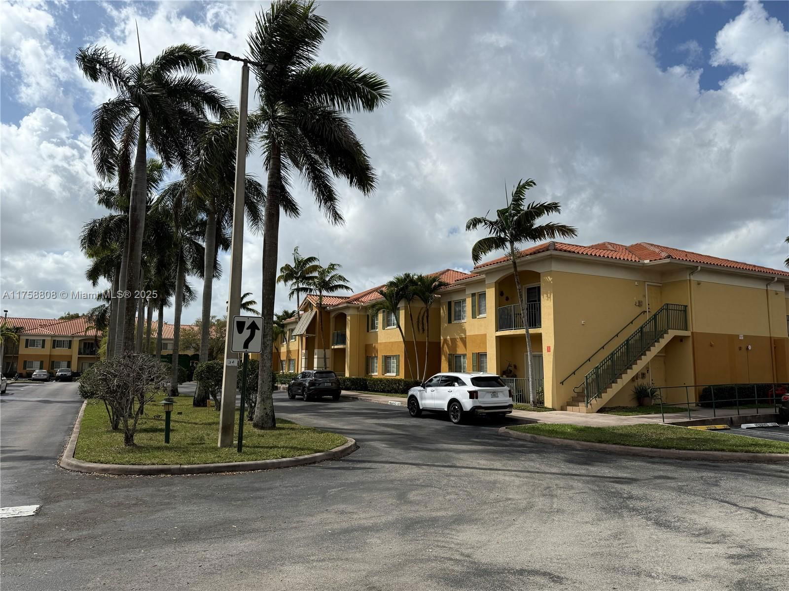 Real estate property located at 7270 114th Ave #201-9, Miami-dade, Palm Gardens At Doral Con, Doral, FL