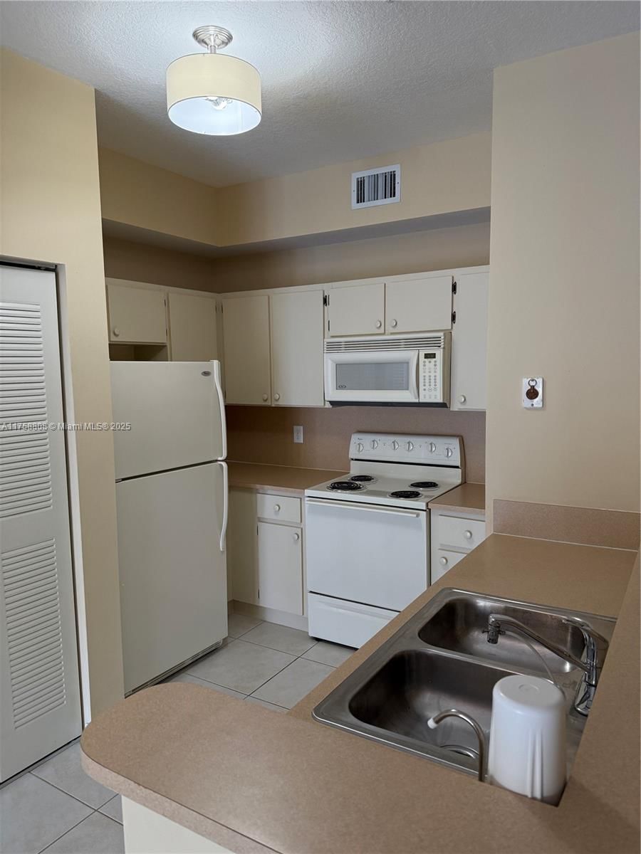 Real estate property located at 7270 114th Ave #201-9, Miami-dade, Palm Gardens At Doral Con, Doral, FL