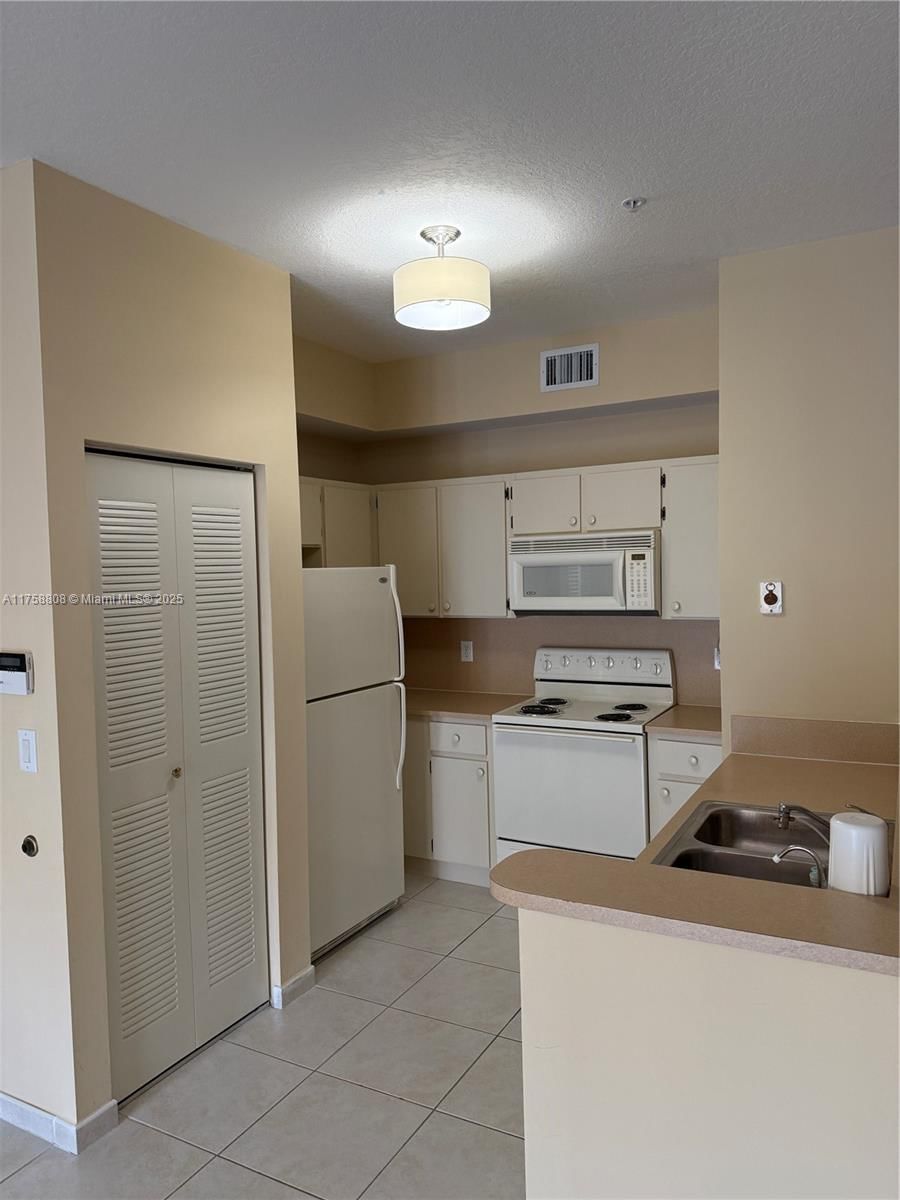 Real estate property located at 7270 114th Ave #201-9, Miami-dade, Palm Gardens At Doral Con, Doral, FL