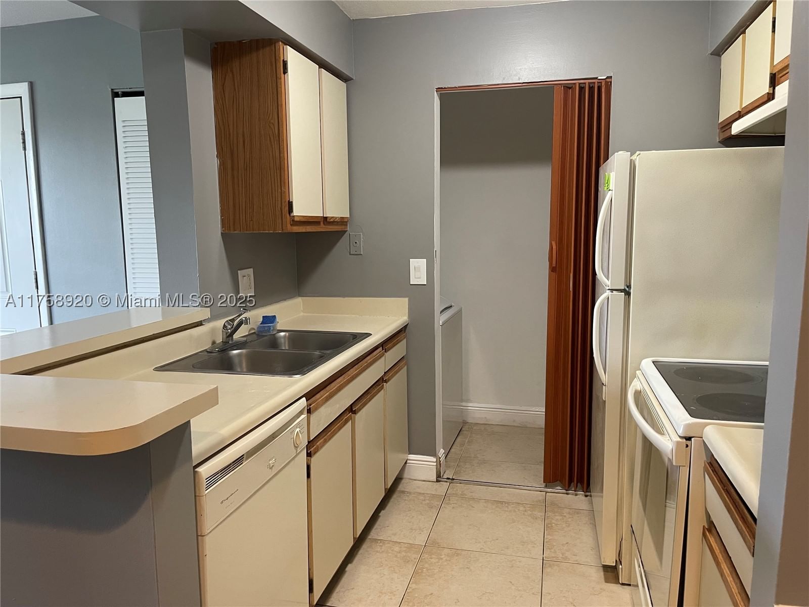 Real estate property located at 1247 46th Ave #1312, Broward, Royal Poinciana Condo, Pompano Beach, FL