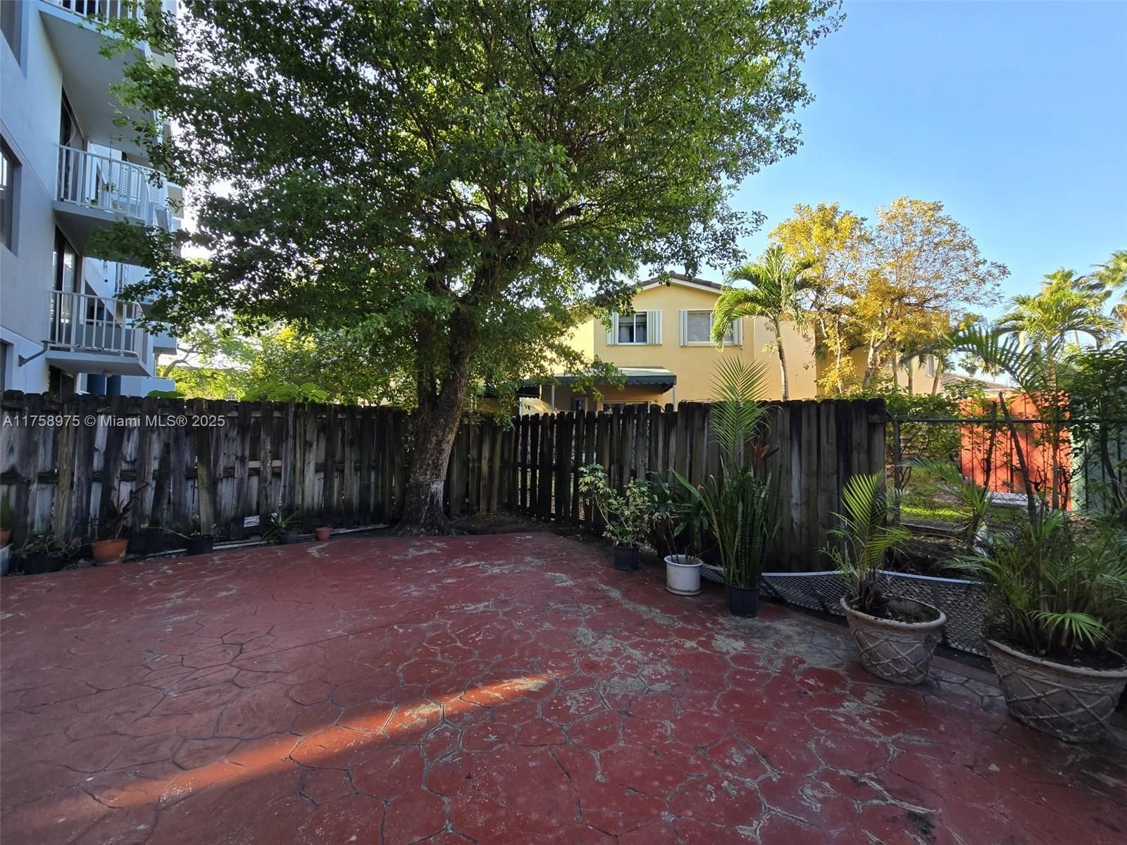 Real estate property located at 8261 8th St #122, Miami-dade, Azul At Fontainebleau Con, Miami, FL
