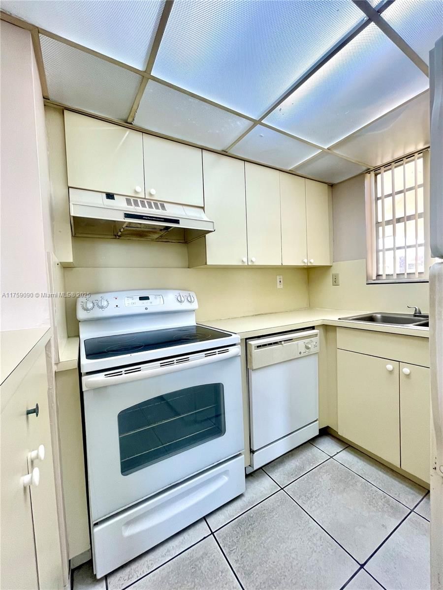 Real estate property located at 8850 Fontainebleau Blvd #404, Miami-dade, San Marco Condo, Miami, FL