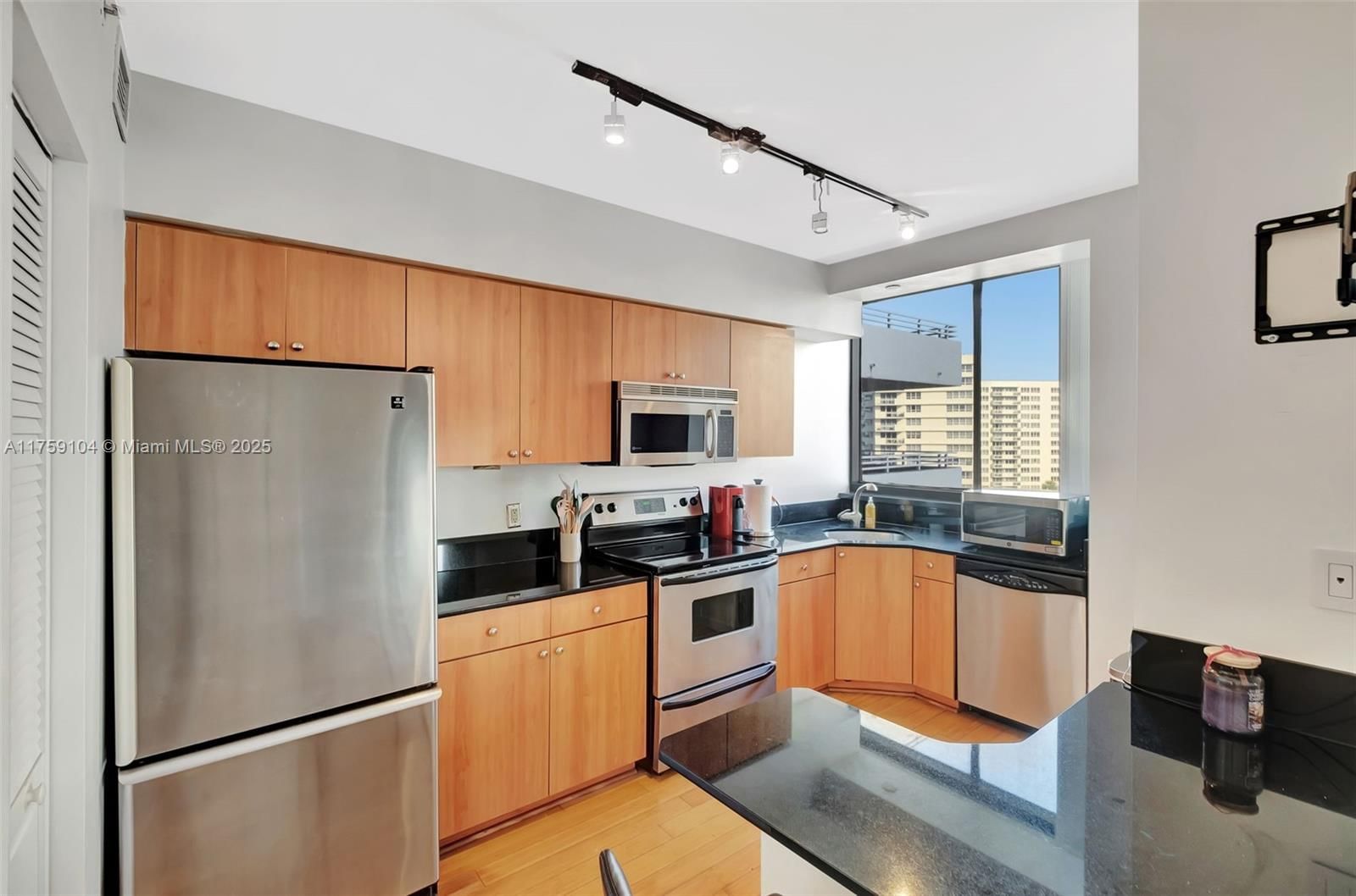Real estate property located at 1330 West Ave #909, Miami-dade, The Waverly At South Beac, Miami Beach, FL