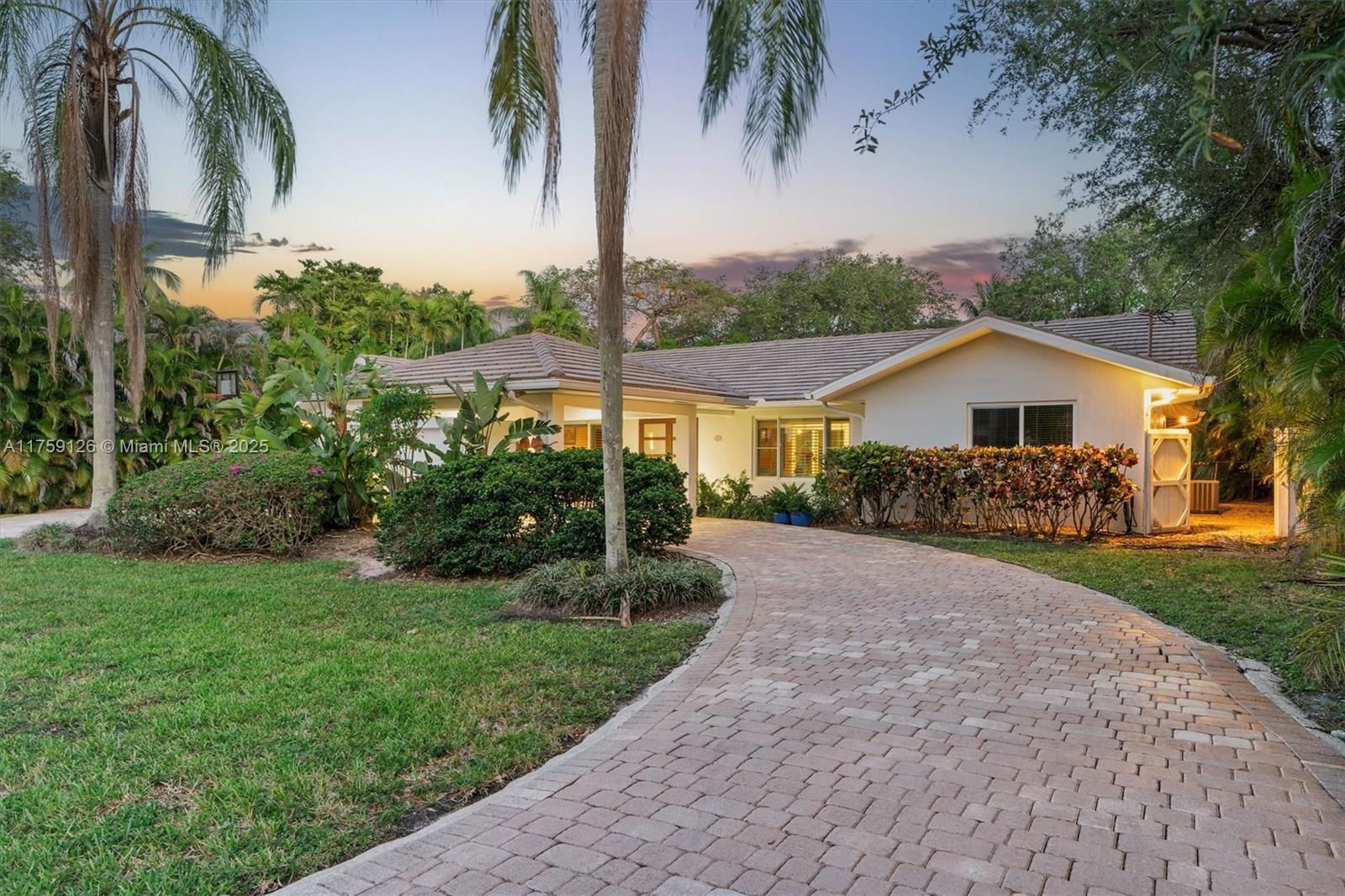 Real estate property located at 5930 81 St, Miami-dade, Villas De La Fuente, South Miami, FL