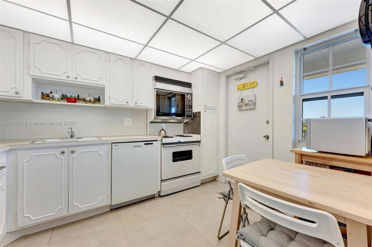Real estate property located at 3080 Course Dr #608, Broward, No 51 Palm-aire Country C, Pompano Beach, FL