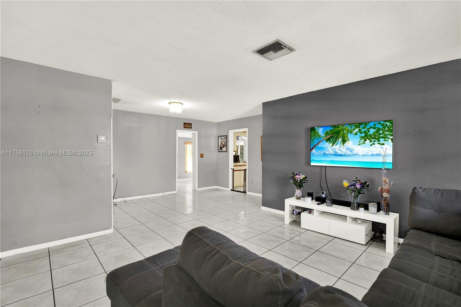 Real estate property located at 7850 16th Ave, Miami-dade, Palm Springs Lakes 5th Ad, Hialeah, FL