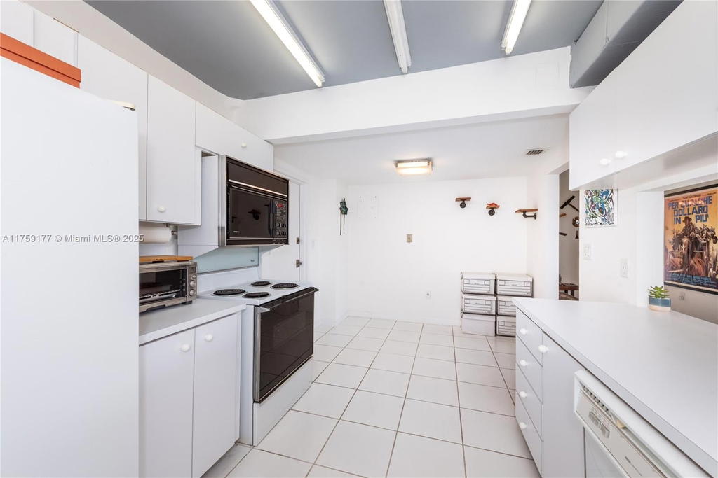 Real estate property located at 155 Ocean Lane Dr #1113, Miami-dade, Commodore Club West Condo, Key Biscayne, FL
