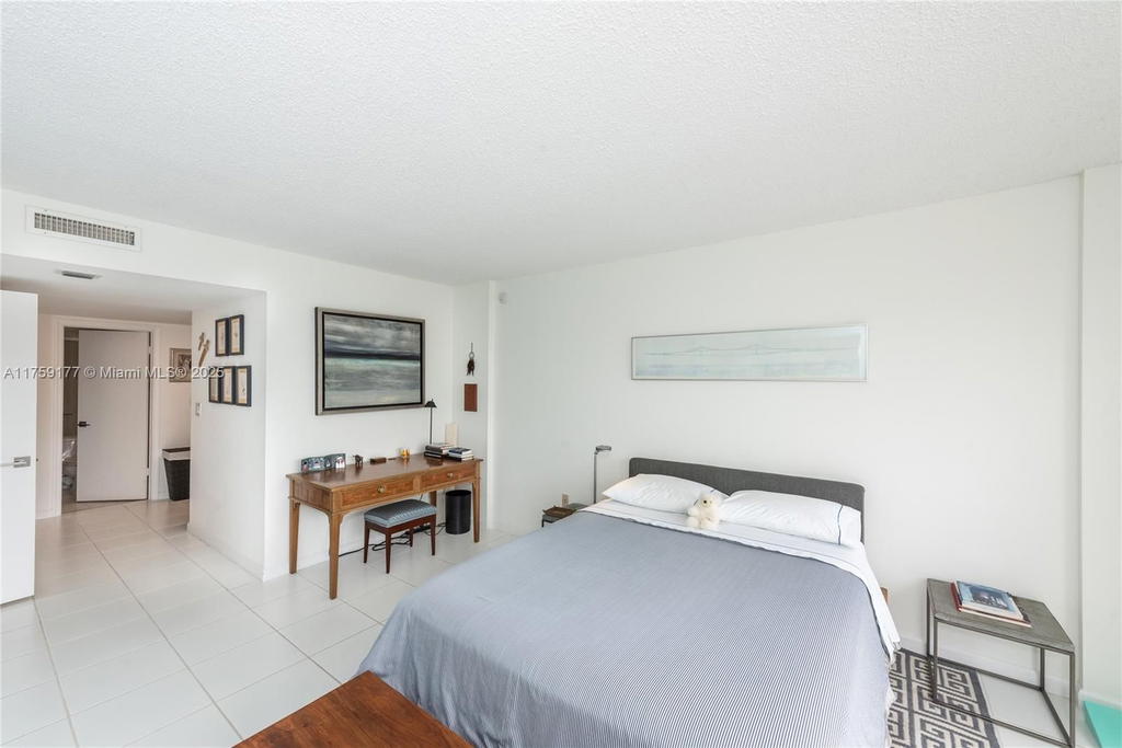 Real estate property located at 155 Ocean Lane Dr #1113, Miami-dade, Commodore Club West Condo, Key Biscayne, FL