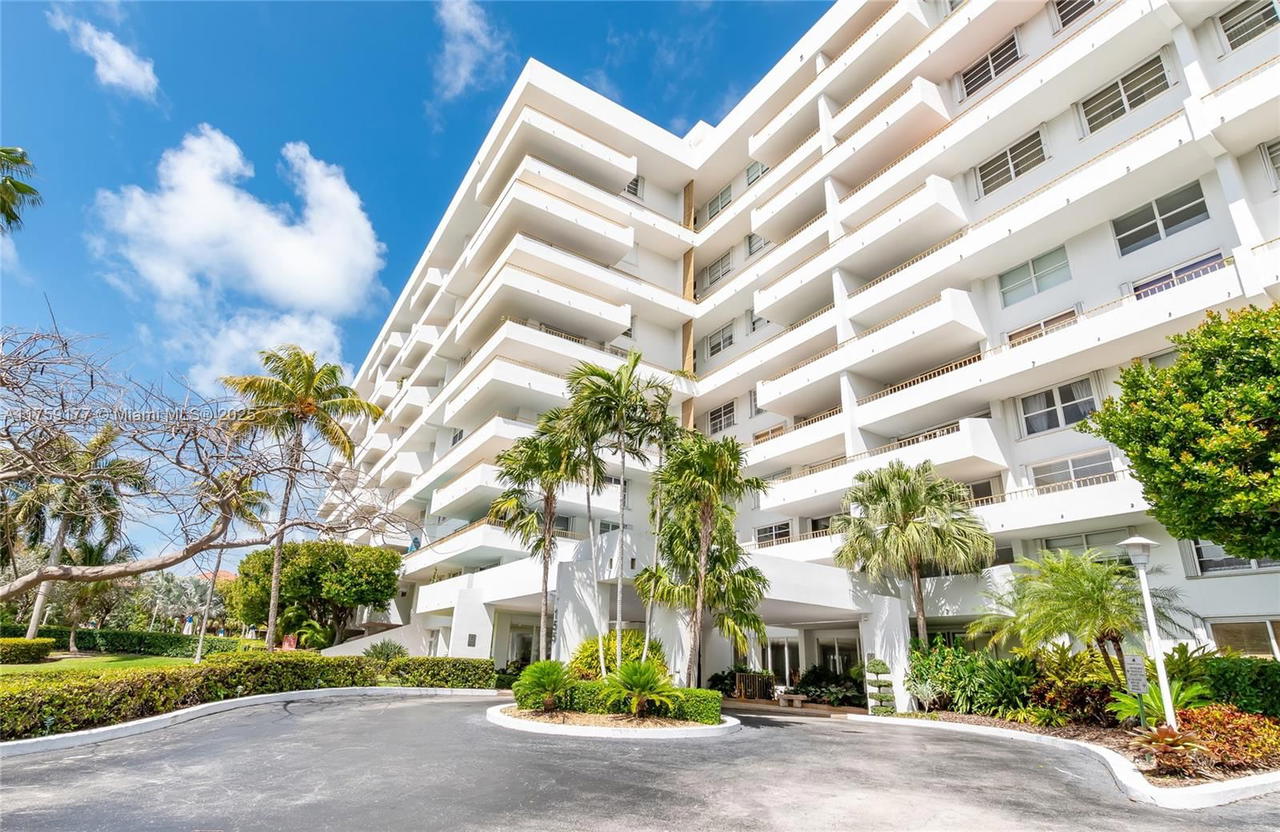 Real estate property located at 155 Ocean Lane Dr #1113, Miami-dade, Commodore Club West Condo, Key Biscayne, FL