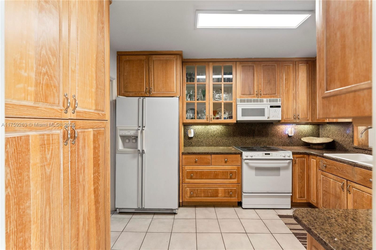 Real estate property located at 33 Royal Poinciana Blvd, Miami-dade, Rev Pl Sec 2 Cc Estates, Miami Springs, FL