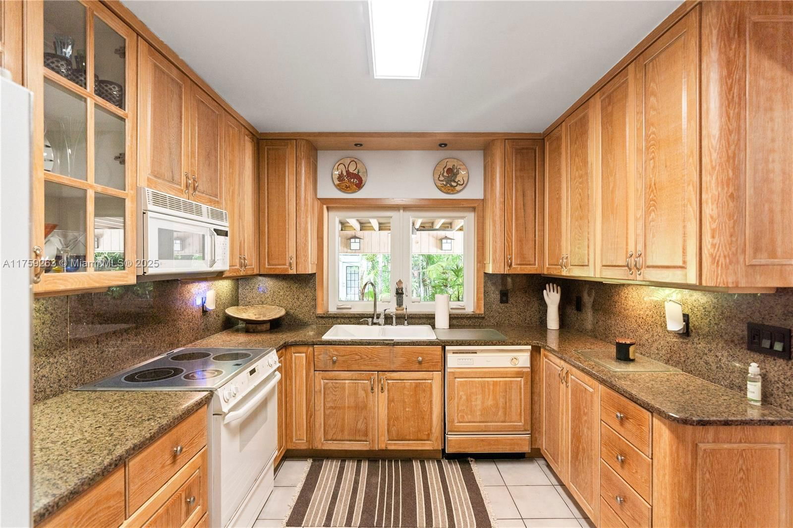 Real estate property located at 33 Royal Poinciana Blvd, Miami-dade, Rev Pl Sec 2 Cc Estates, Miami Springs, FL