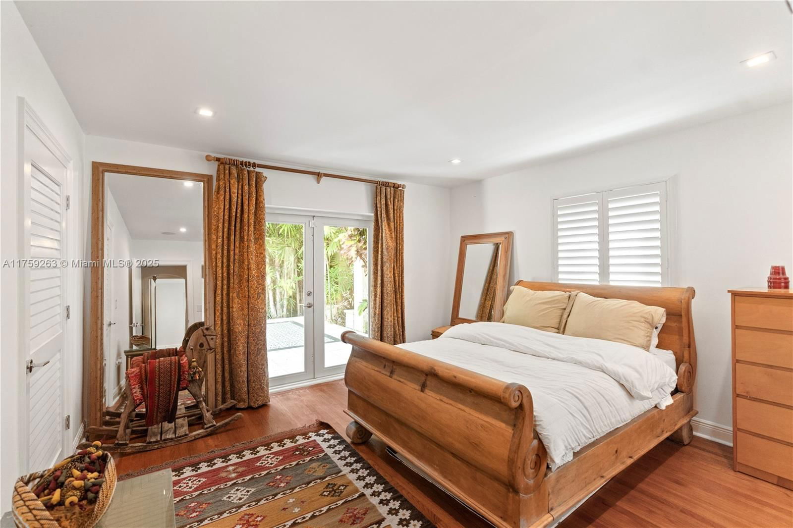 Real estate property located at 33 Royal Poinciana Blvd, Miami-dade, Rev Pl Sec 2 Cc Estates, Miami Springs, FL