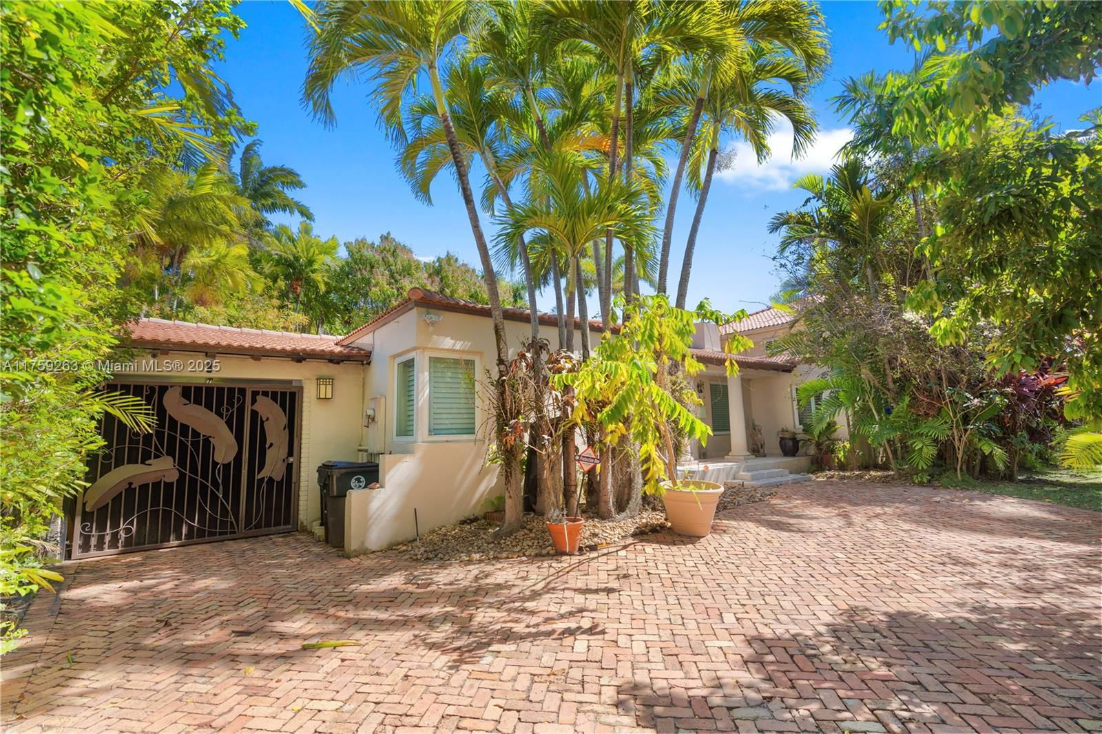 Real estate property located at 33 Royal Poinciana Blvd, Miami-dade, Rev Pl Sec 2 Cc Estates, Miami Springs, FL
