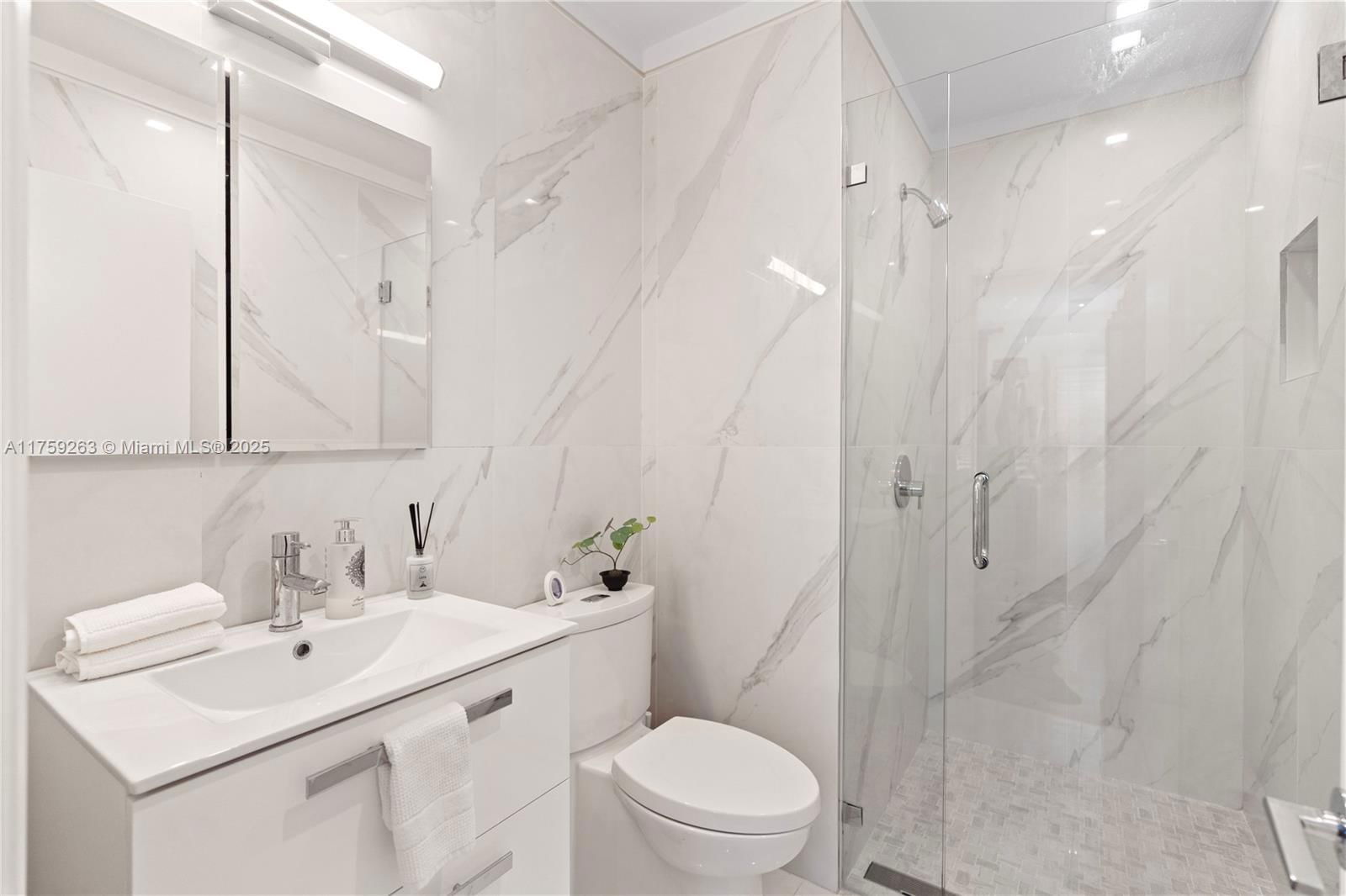 Real estate property located at 33 Royal Poinciana Blvd, Miami-dade, Rev Pl Sec 2 Cc Estates, Miami Springs, FL