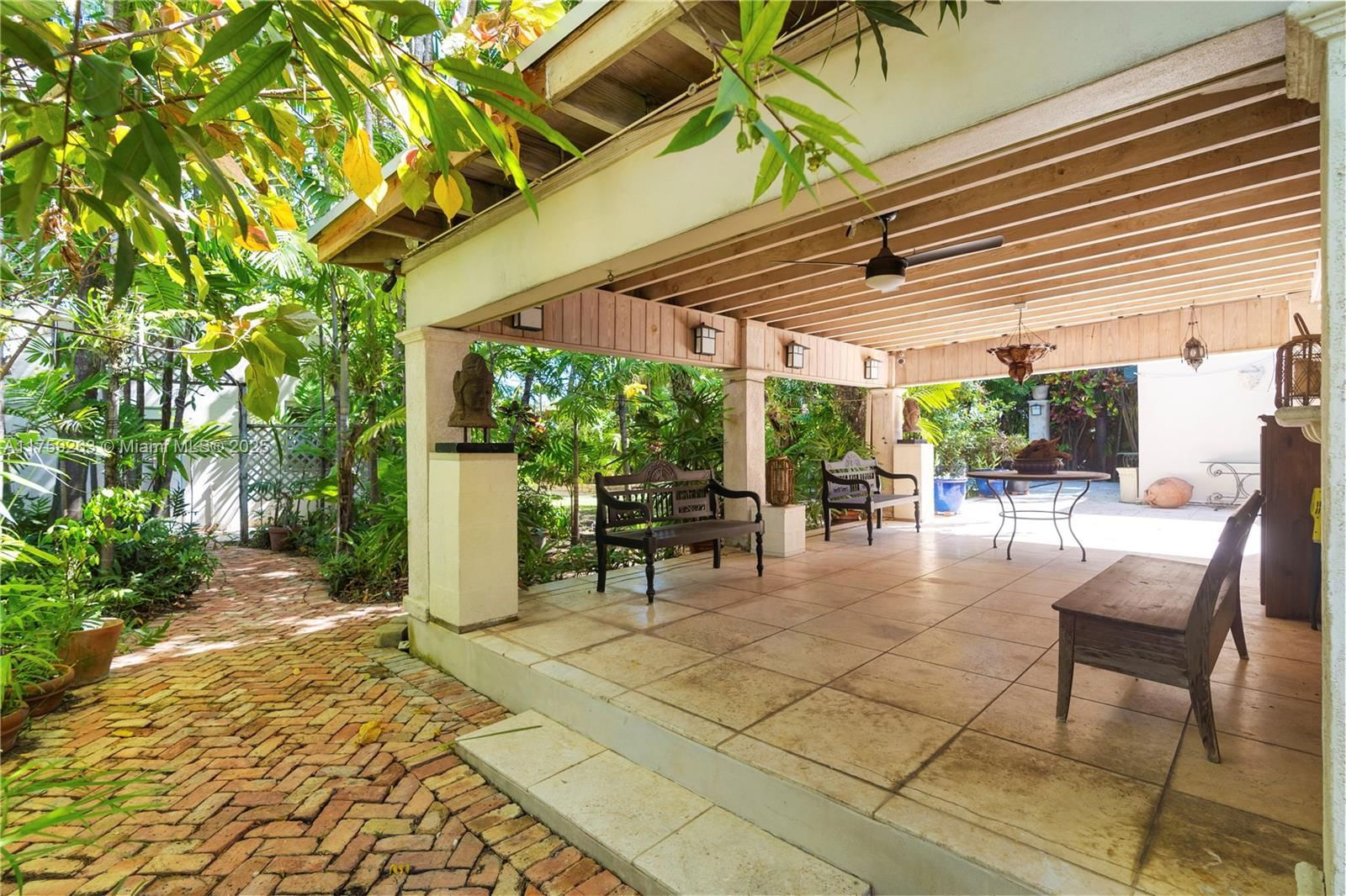 Real estate property located at 33 Royal Poinciana Blvd, Miami-dade, Rev Pl Sec 2 Cc Estates, Miami Springs, FL