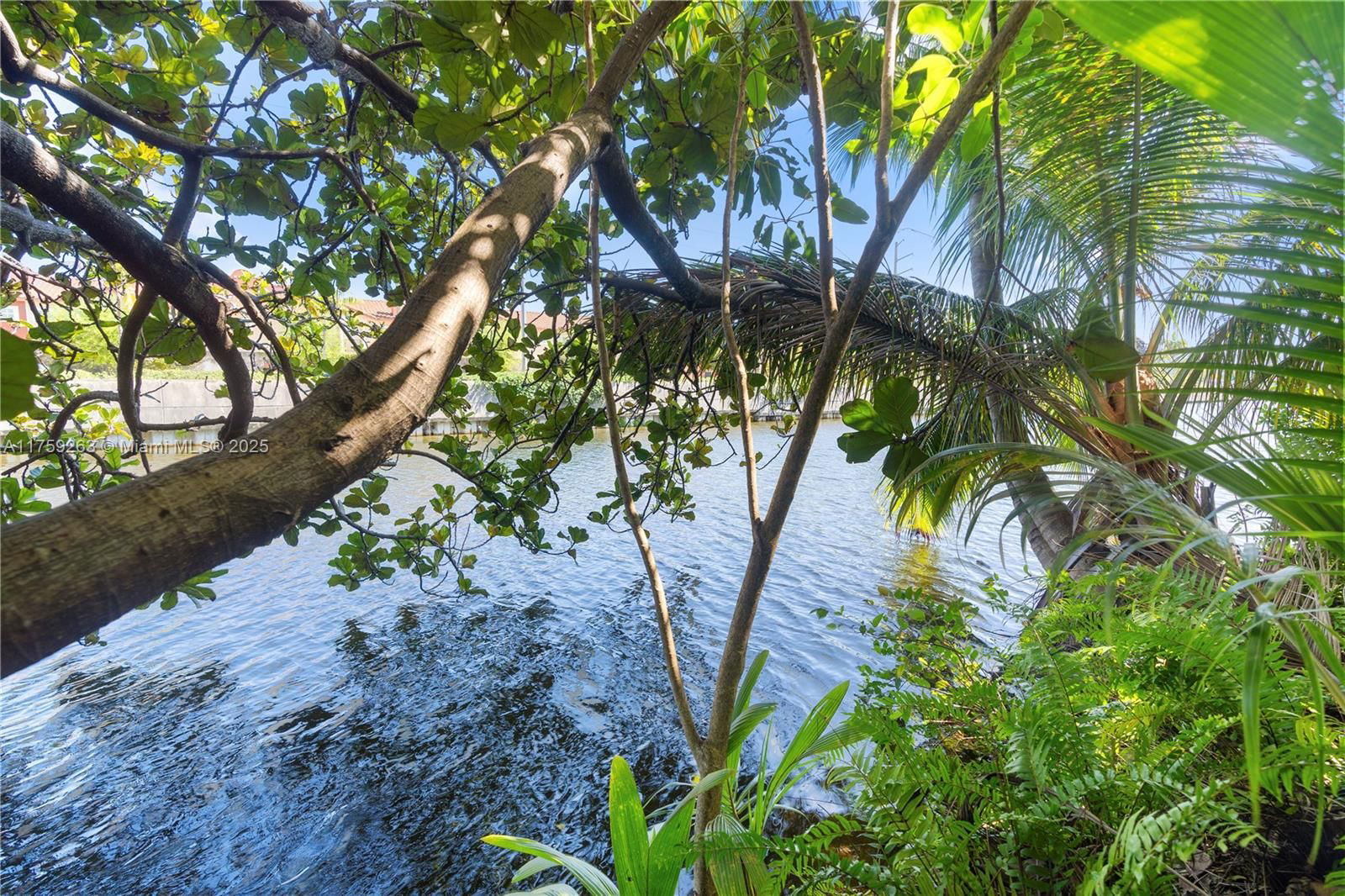 Real estate property located at 33 Royal Poinciana Blvd, Miami-dade, Rev Pl Sec 2 Cc Estates, Miami Springs, FL