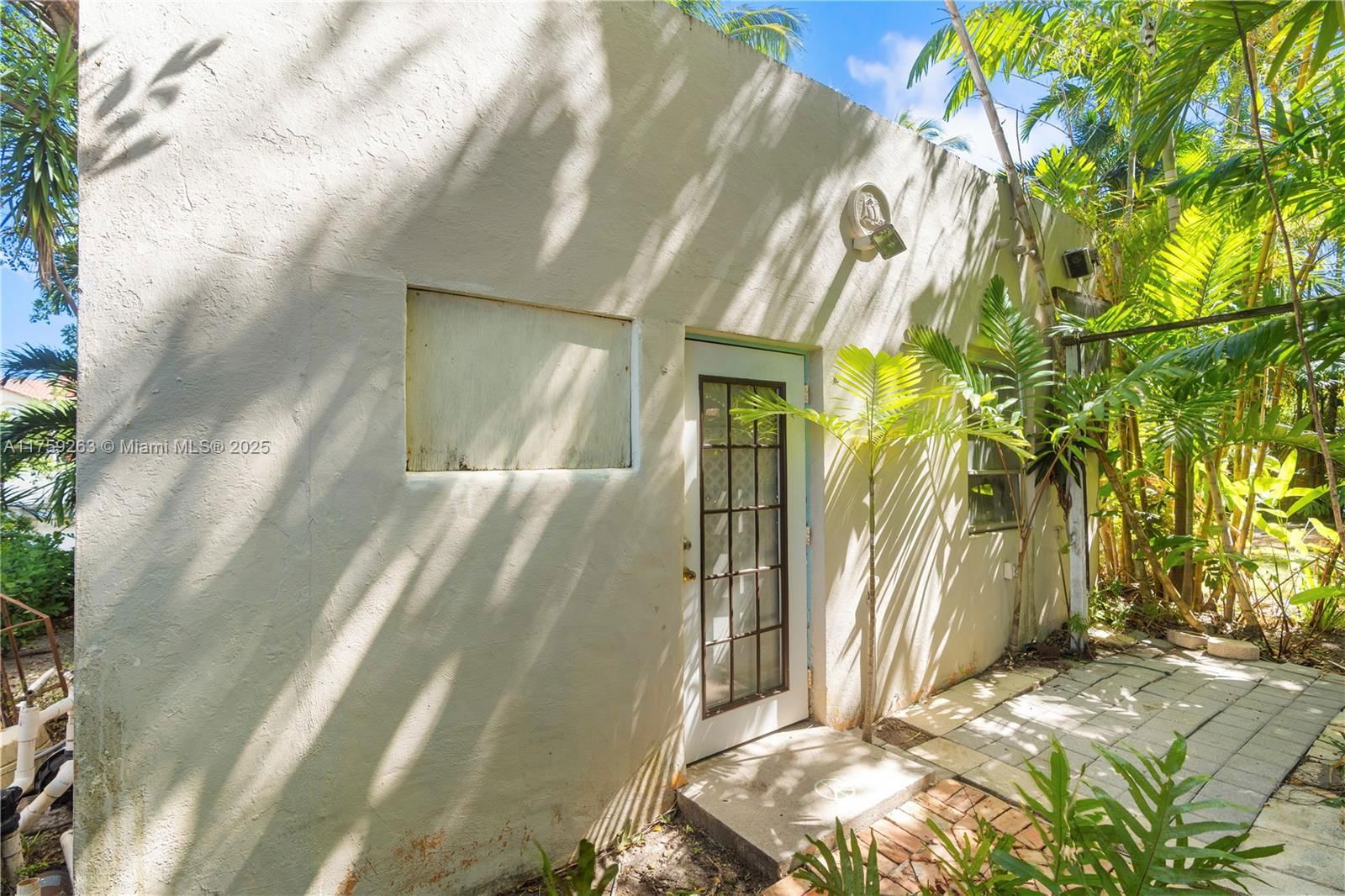Real estate property located at 33 Royal Poinciana Blvd, Miami-dade, Rev Pl Sec 2 Cc Estates, Miami Springs, FL