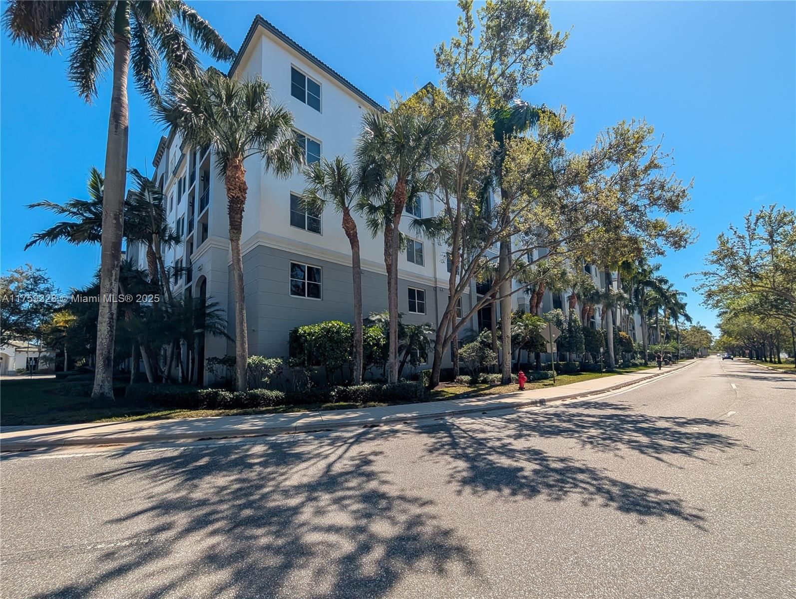 Real estate property located at 1660 Renaissance Commons Blvd #2124, Palm Beach, Vizcaya Lakes Condo, Boynton Beach, FL