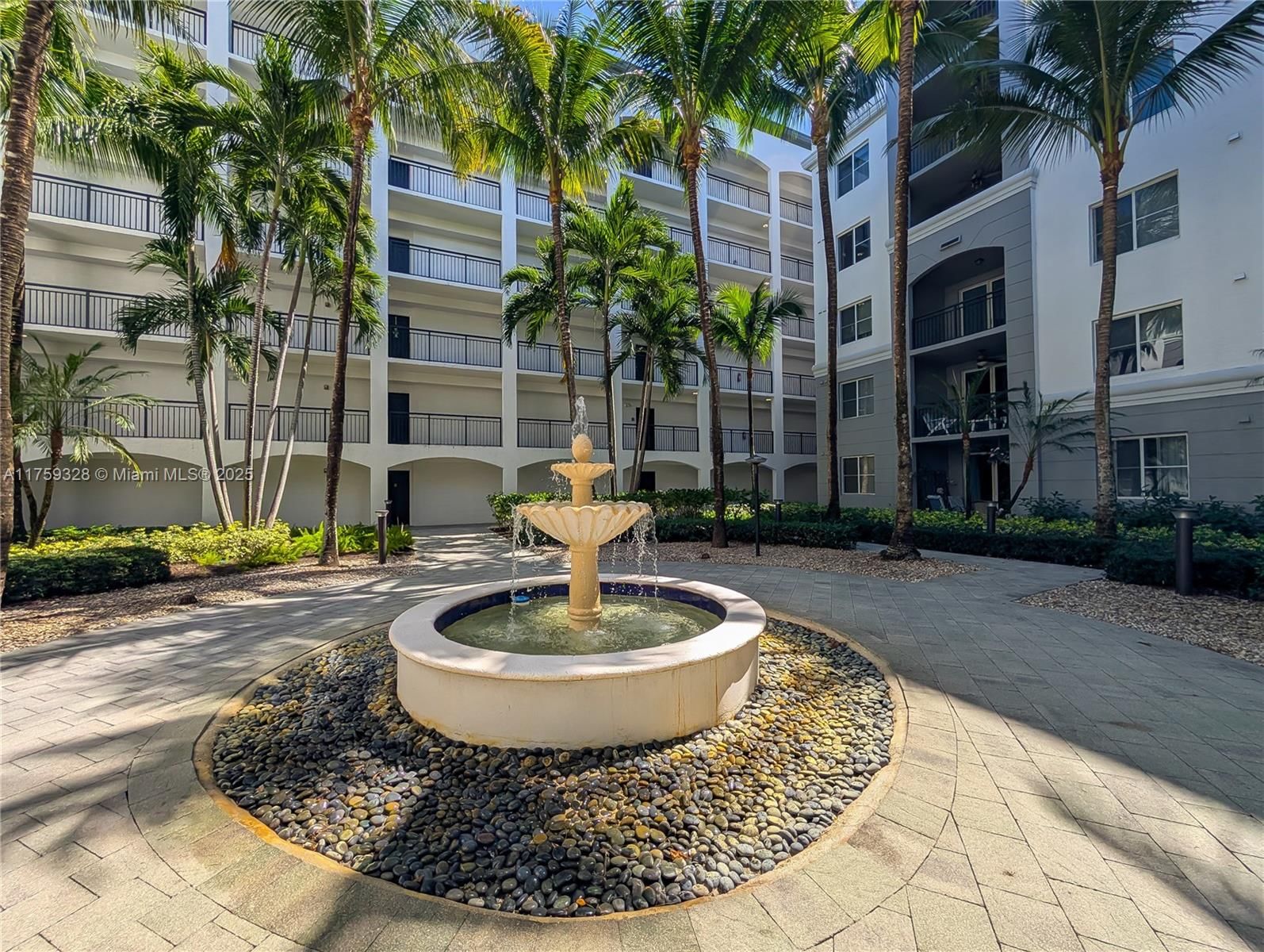 Real estate property located at 1660 Renaissance Commons Blvd #2124, Palm Beach, Vizcaya Lakes Condo, Boynton Beach, FL