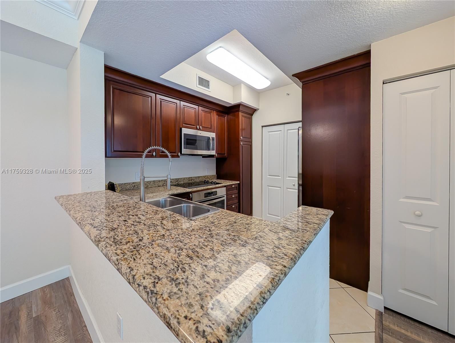 Real estate property located at 1660 Renaissance Commons Blvd #2124, Palm Beach, Vizcaya Lakes Condo, Boynton Beach, FL