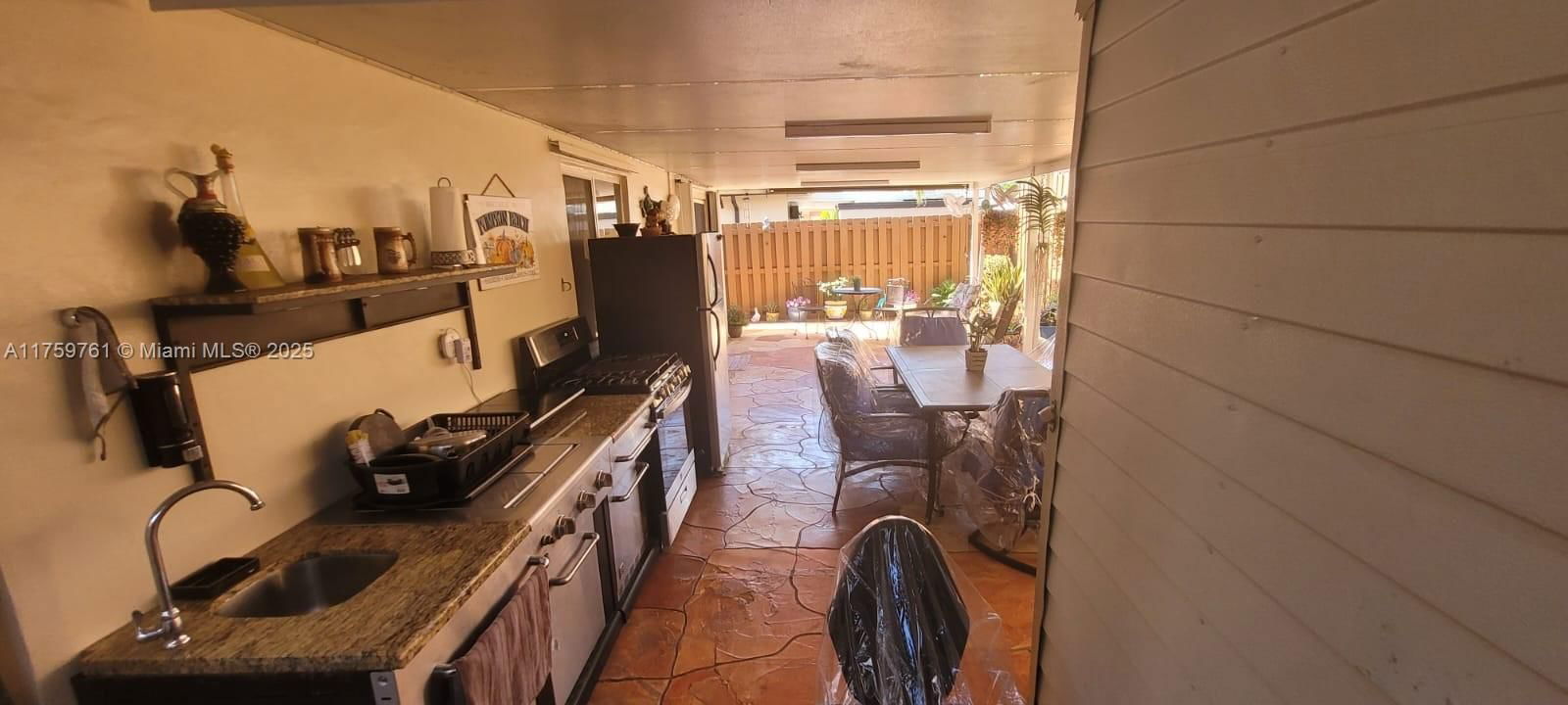 Real estate property located at 9839 128th Ln, Miami-dade, Golden Eagle Estates Sec, Hialeah Gardens, FL