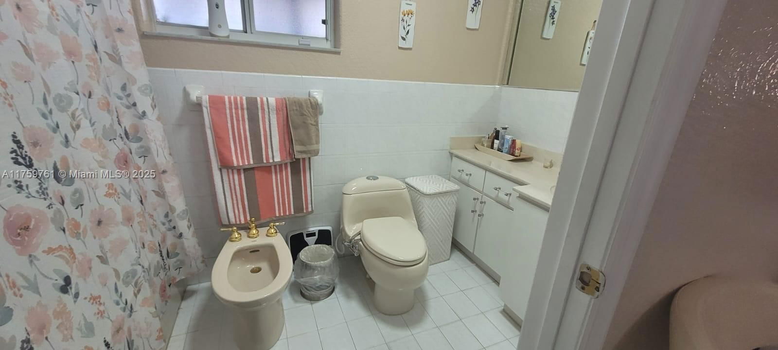 Real estate property located at 9839 128th Ln, Miami-dade, Golden Eagle Estates Sec, Hialeah Gardens, FL