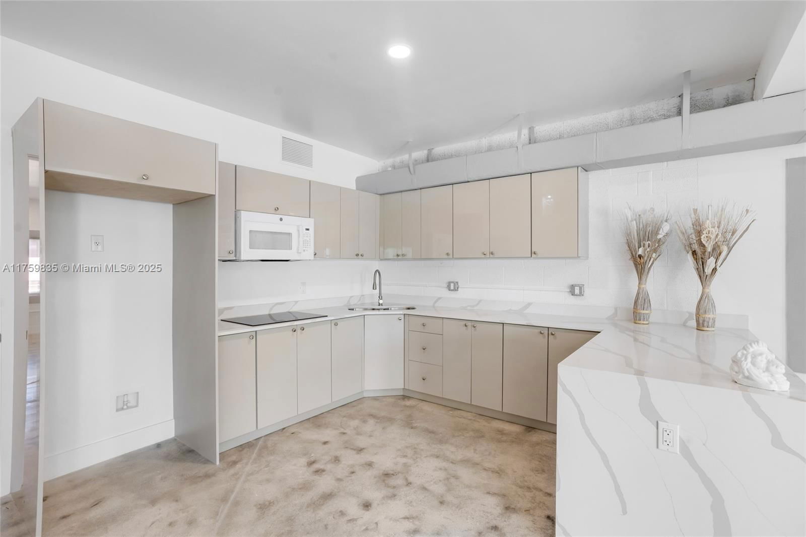 Real estate property located at 3300 19th Ave, Miami-dade, Holleman Manor Addn, Miami, FL