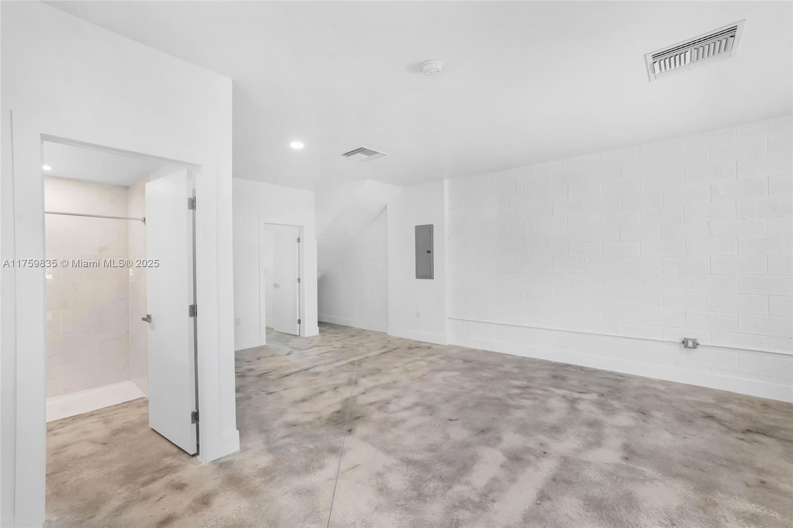 Real estate property located at 3300 19th Ave, Miami-dade, Holleman Manor Addn, Miami, FL